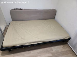Bett 120 x 200 cm. Bett 120 x 200 cm inkl. Lattenrost und Matratze gratis in 6423 Seewen.