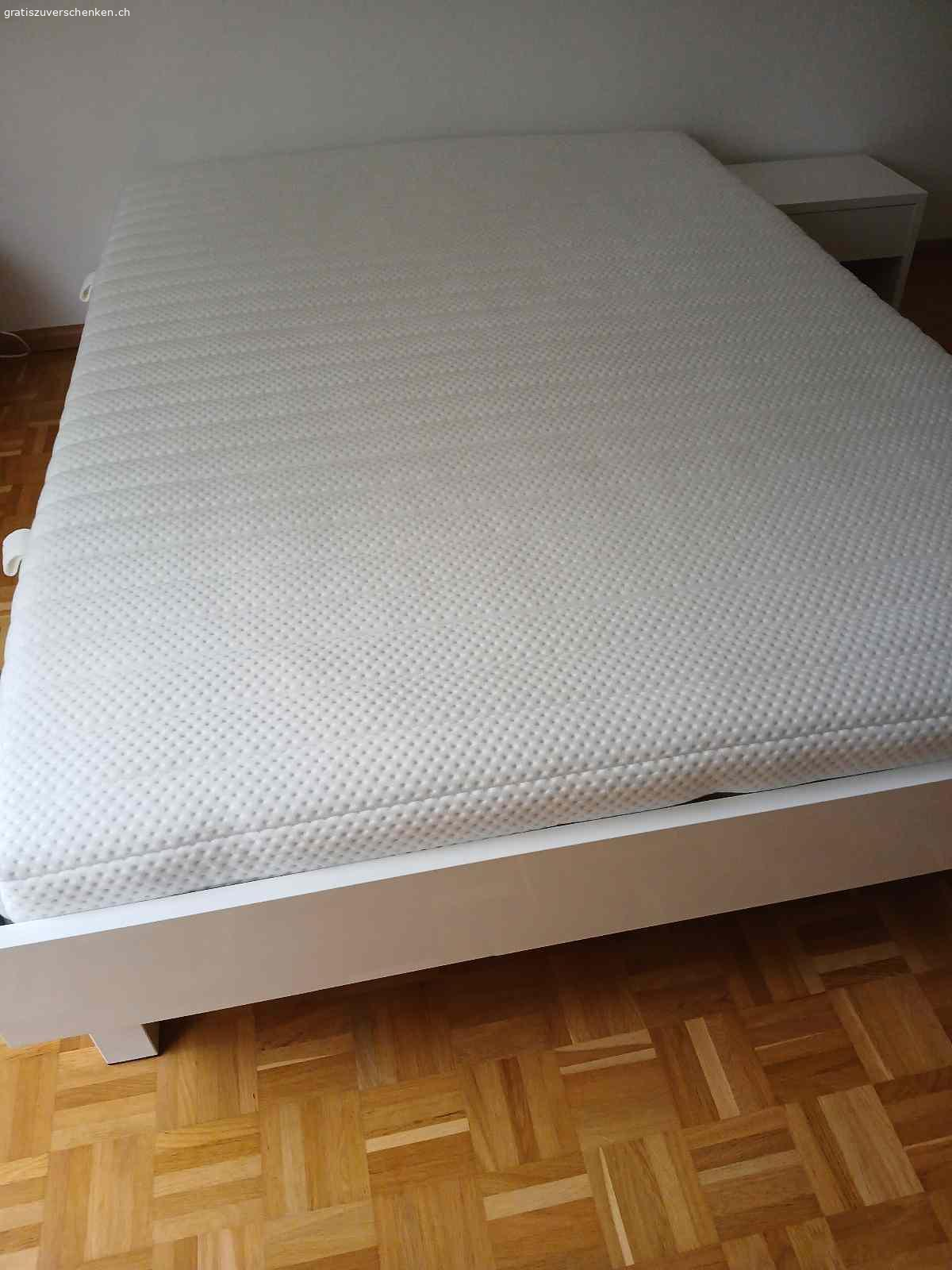 Erstaunlich Bett 140x200 Zu Verschenken Bild
