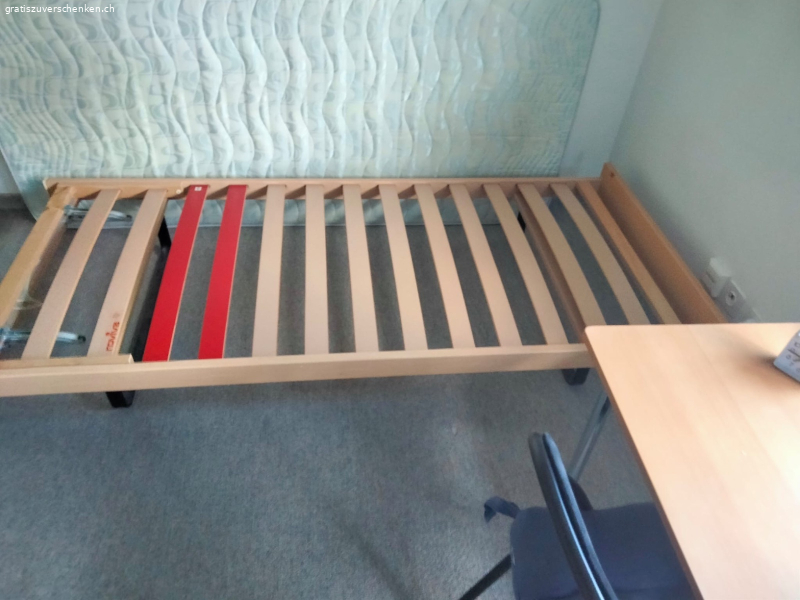 Bett inkl. Matratze zu verschenken