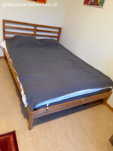Bett (Matratze, Lattenrost und Gestell)