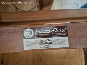 Bett mit Matratze und Lattenrost von Bico-flex.