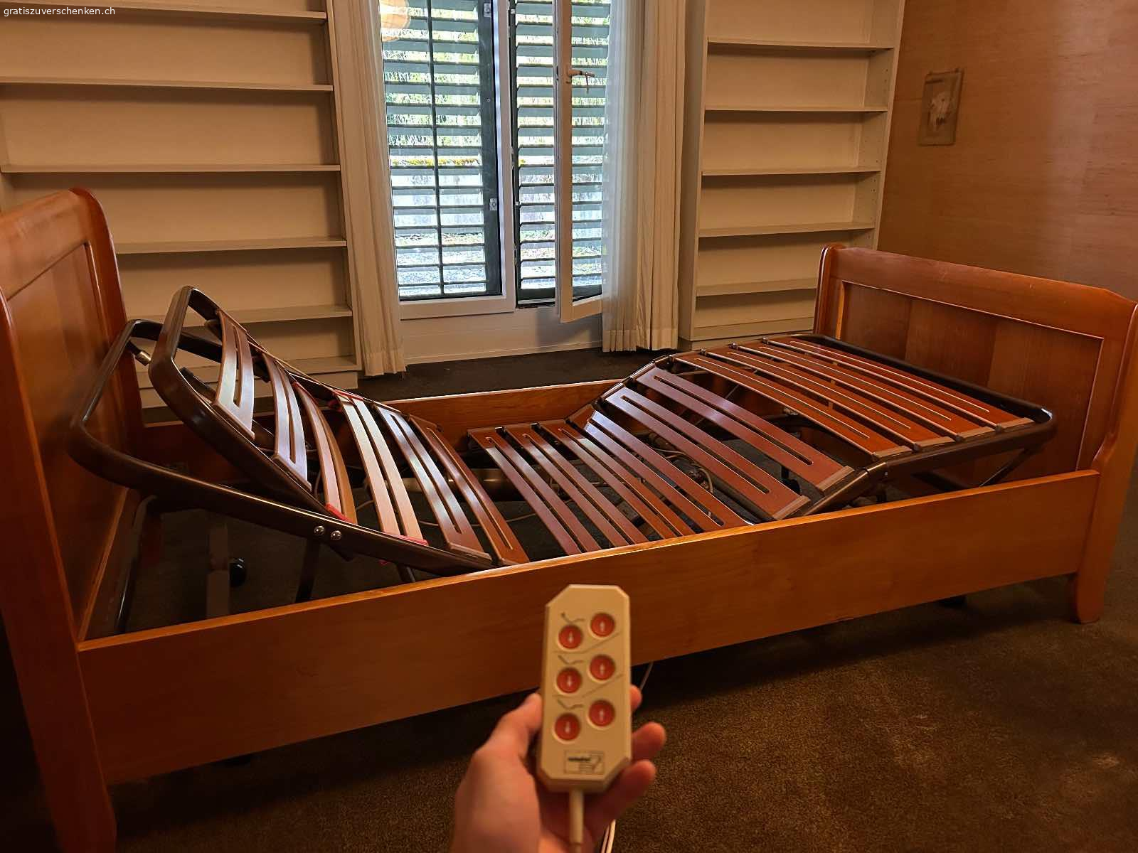 Bett mit Motor 180*90. Funktioniert, das Holzgestell kann auseinandergenommen werden.