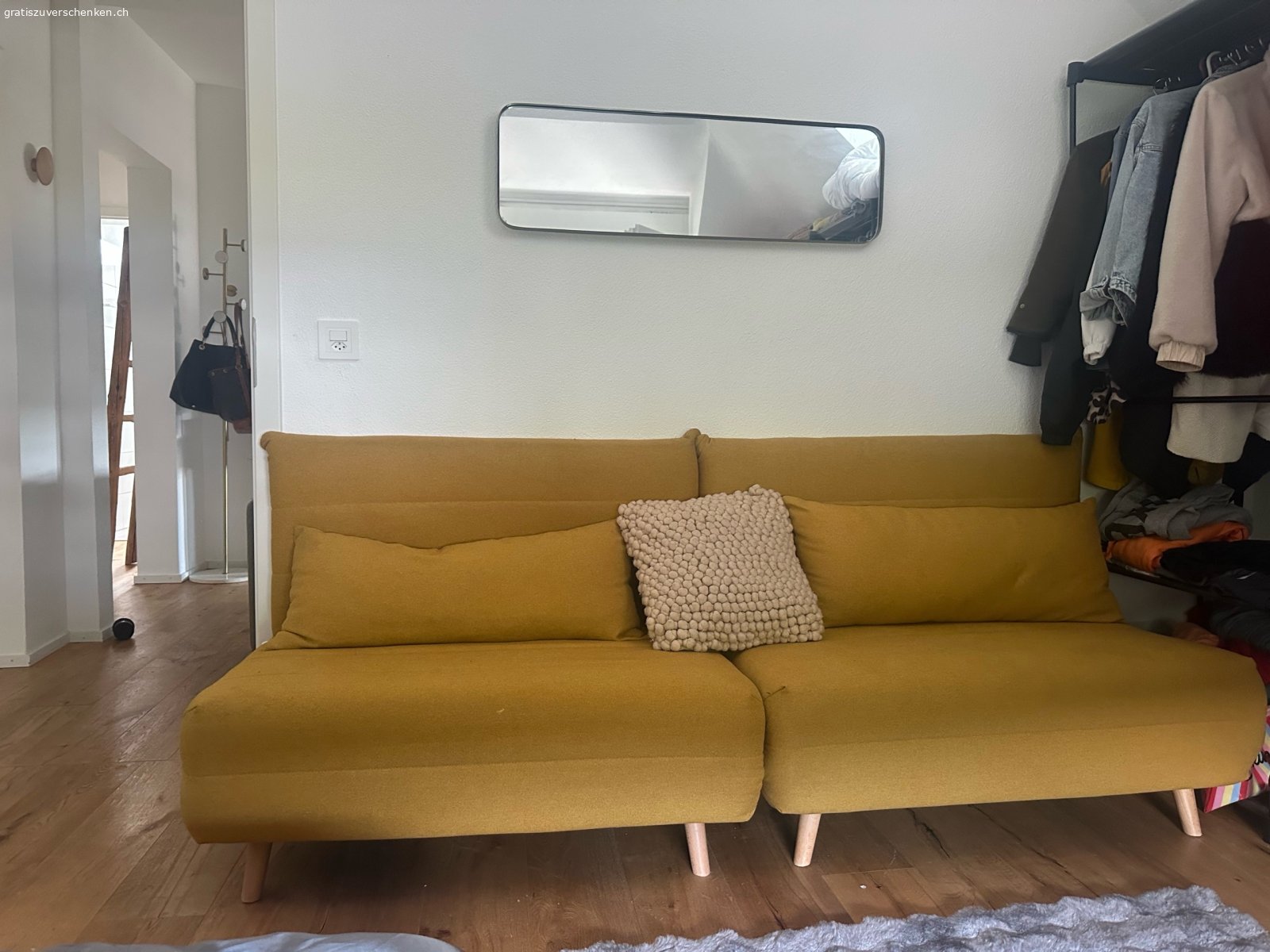 2xZweisitzer Couch in hellgrau. guter Zustand