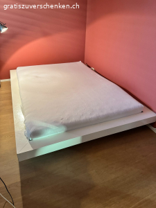 Bettrahmen mit Lattenrost 140 X 200 (ohne Matratze)