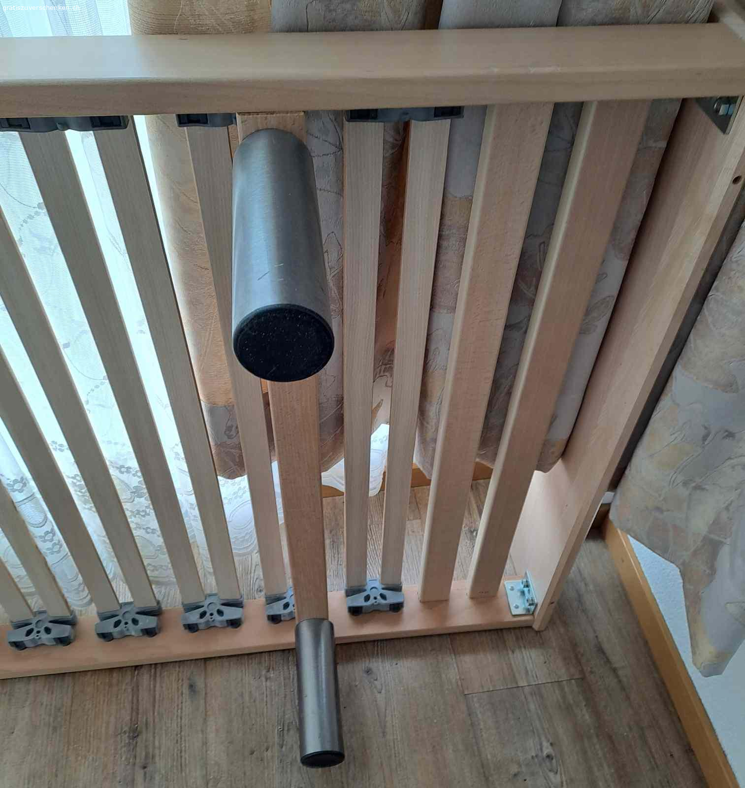 Bico Swing Flex Bett Swiss Made. Verschenke Bico Swing Flex Bett Swiss Made Bett. Es ist gute Schweizer Qualität. Es ist in einem guten Zustand. Der Kopfteil kann verstellt werden. Der Fussteil nicht. Das Bett ist stabil. Es ist gebraucht, aber gut erhalten. Einwandfrei.  Wir benötigen es nicht mehr. Muss abgeholt werden. Kann nicht geliefert werden.
Der Lattenrost ist fix Montiert.  Es braucht also nur noch eine Matratze zum schlafen.
Das Bett muss in St.Gallen abgeholt werden.
