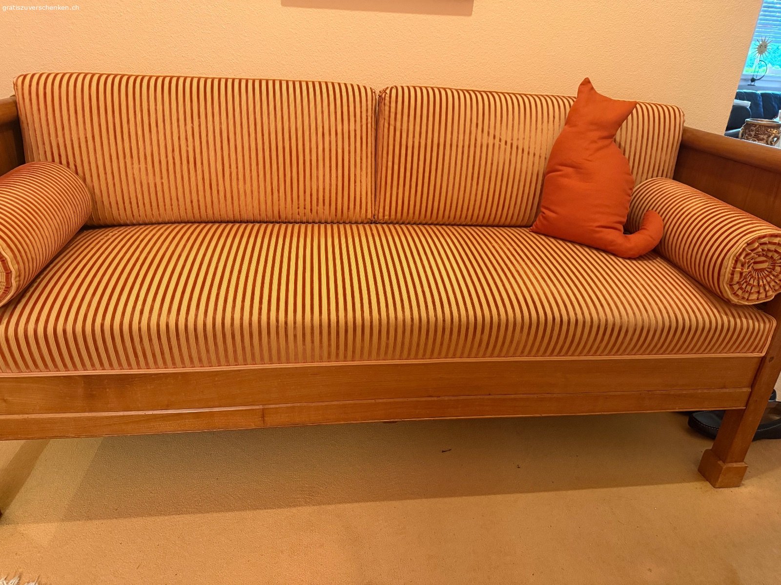 Biedermeier Kanapee. Gut erhaltenes Biedermeier Kanapee mit schönem Veloursbezug.
ca. 170 x 62 x 77 (L/T/H).


Muss zeitnah in Küsnacht ZH abgeholt werden!