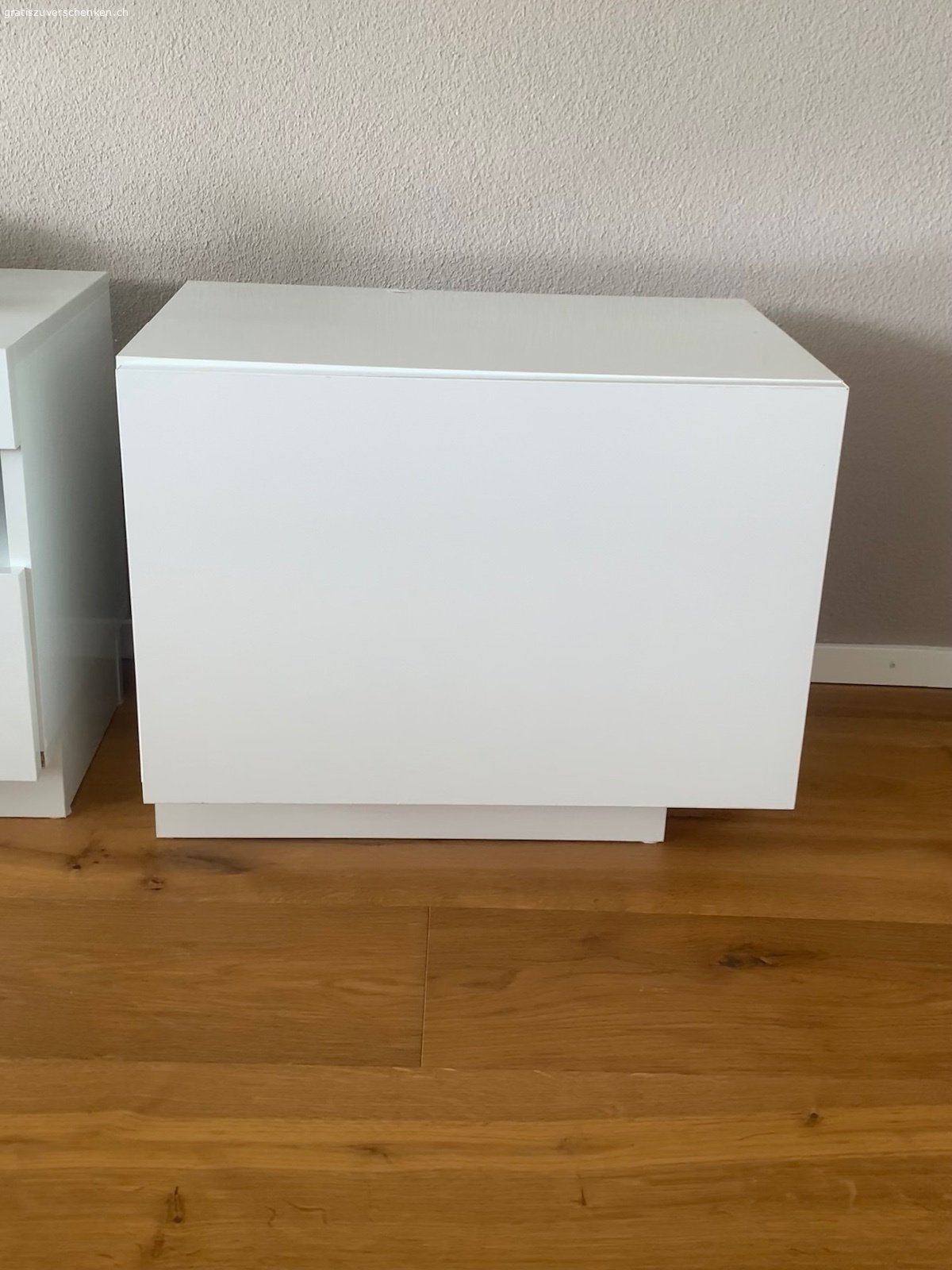 Billig Qualität TV Sideboard. Billig Qualität TV Sideboard Kostenlos zu abholen 
3 Stücke 
Große : 160x35x40