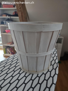 Blumentopf mit Innentopf 24cm. Weisser Aussentopf

aus Bambus/Holz  Durchmesser Aussentopf 24cm
zur Abholung in Horw/LU