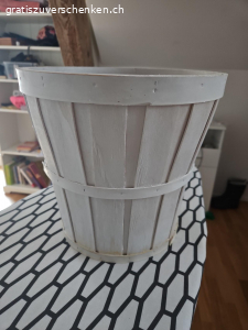 Blumentopf mit Innentopf 24cm. Weisser Aussentopf

aus Bambus/Holz  Durchmesser Aussentopf 24cm
zur Abholung in Horw/LU