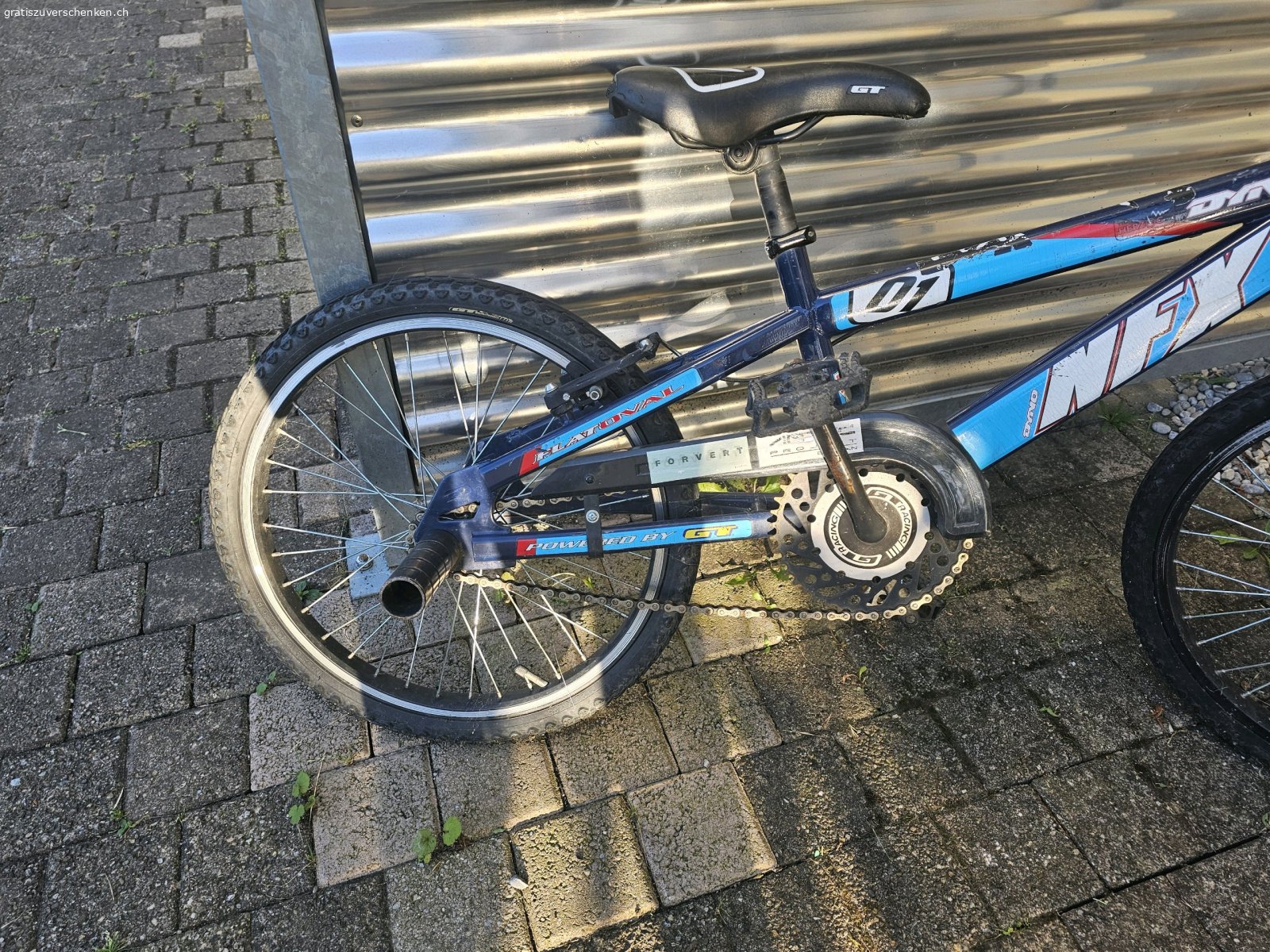 BMX. BMX 
bremsen defekt 
Kann noch gefahren werden. 
Muss bis Morgenabend abgeholt werden.