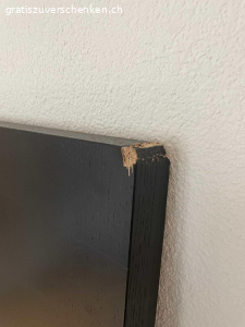 Boconcept Esstisch schwarz. Schwarzer BoConcept Esstisch zu verschenken. 

Ist bei Umzug etwas kaputt gegangen, deswegen zu verschenken. 

Maße HxBxT: 75 x 80 x 160

Kommt ohne Schrauben für die Beine 

Abzuholen in 6006 Luzern