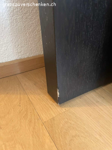 Boconcept Esstisch schwarz. Schwarzer BoConcept Esstisch zu verschenken. 

Ist bei Umzug etwas kaputt gegangen, deswegen zu verschenken. 

Maße HxBxT: 75 x 80 x 160

Kommt ohne Schrauben für die Beine 

Abzuholen in 6006 Luzern