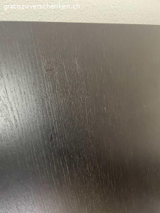 Boconcept Esstisch schwarz. Schwarzer BoConcept Esstisch zu verschenken. 

Ist bei Umzug etwas kaputt gegangen, deswegen zu verschenken. 

Maße HxBxT: 75 x 80 x 160

Kommt ohne Schrauben für die Beine 

Abzuholen in 6006 Luzern