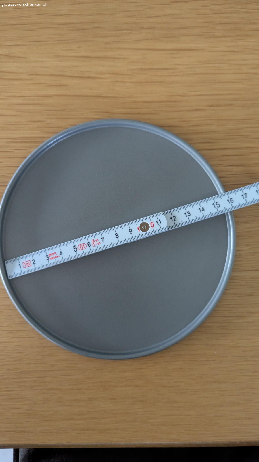 Boden einer Springform mit 16 cm. Der metallische Boden einer Springform mit einem Durchmesser von 16cm.

Kann auch versandt werden.