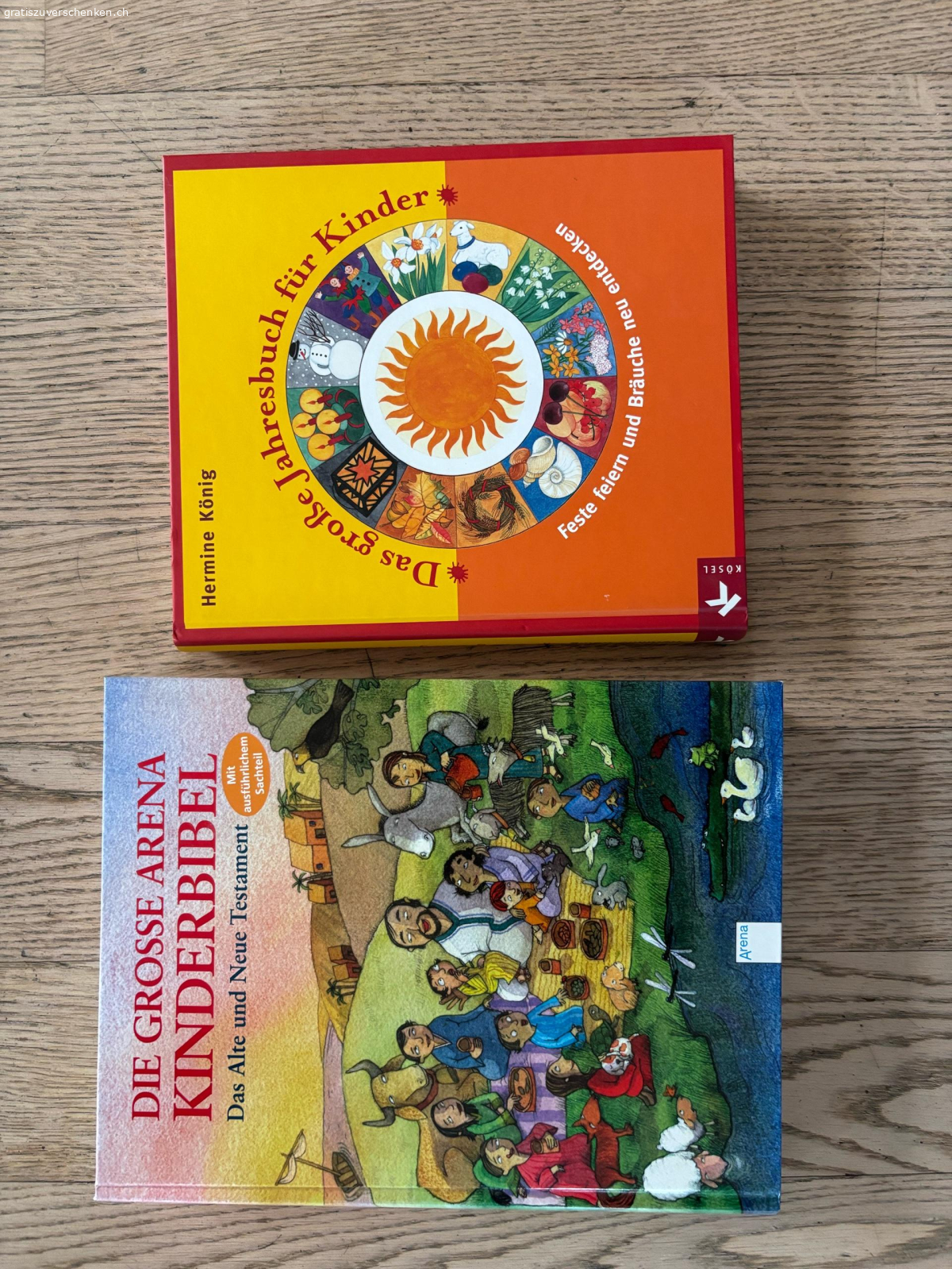 Bücher für Kinder. Kinderbibel und Jahrbuch zu verschenken