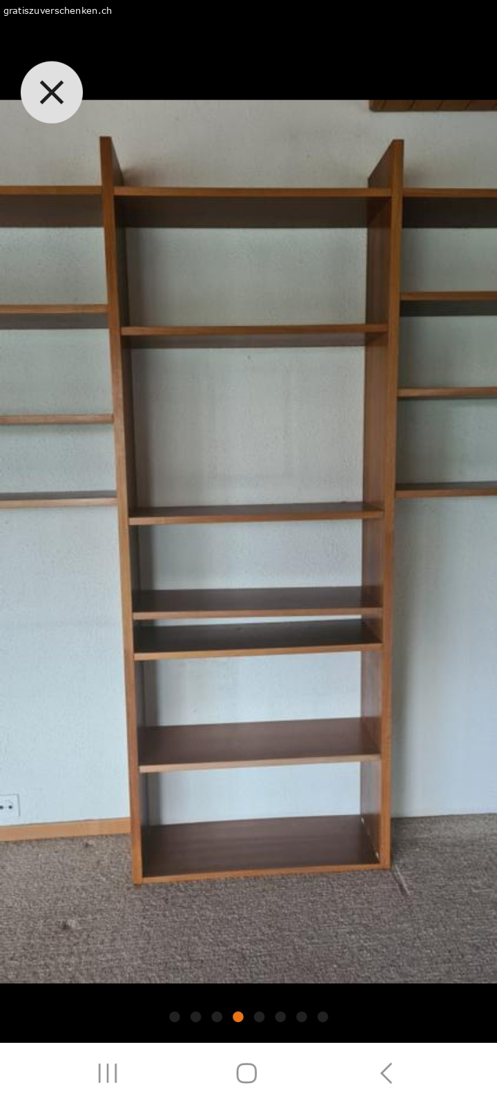 Bücherregal Nussholz 2.20x4.25 m. Furniert mit 17 frei verstellbaren Tablaren. Schreiner-Arbeit.

Tablare sind 77 / ca. 120 / 145 cm lang, 28 cm tief und 22 mm dick. Seiten-/Zwischenwände sind 2.20 m hoch, 28 cm tief und 3 cm dick. 

Mit 4 Fächern od. weniger benutzbar. Siehe Fotos.