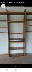Bücherregal Nussholz 2.20x4.25 m. Furniert mit 17 frei verstellbaren Tablaren. Schreiner-Arbeit.

Tablare sind 77 / ca. 120 / 145 cm lang, 28 cm tief und 22 mm dick. Seiten-/Zwischenwände sind 2.20 m hoch, 28 cm tief und 3 cm dick. 

Mit 4 Fächern od. weniger benutzbar. Siehe Fotos.