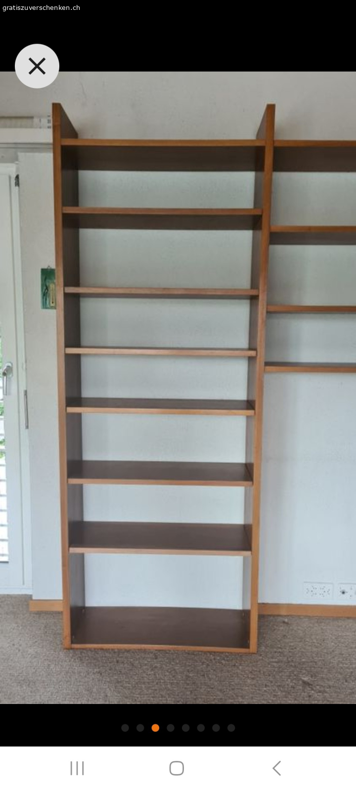 Bücherregal Nussholz 2.20x4.25 m. Furniert mit 17 frei verstellbaren Tablaren. Schreiner-Arbeit.

Tablare sind 77 / ca. 120 / 145 cm lang, 28 cm tief und 22 mm dick. Seiten-/Zwischenwände sind 2.20 m hoch, 28 cm tief und 3 cm dick. 

Mit 4 Fächern od. weniger benutzbar. Siehe Fotos.