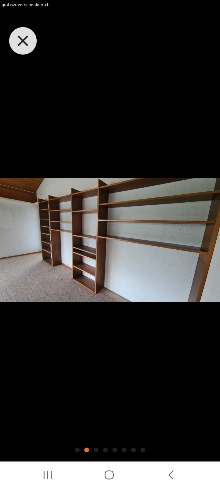 Bücherregal Nussholz 2.20x4.25 m. Furniert mit 17 frei verstellbaren Tablaren. Schreiner-Arbeit.

Tablare sind 77 / ca. 120 / 145 cm lang, 28 cm tief und 22 mm dick. Seiten-/Zwischenwände sind 2.20 m hoch, 28 cm tief und 3 cm dick. 

Mit 4 Fächern od. weniger benutzbar. Siehe Fotos.