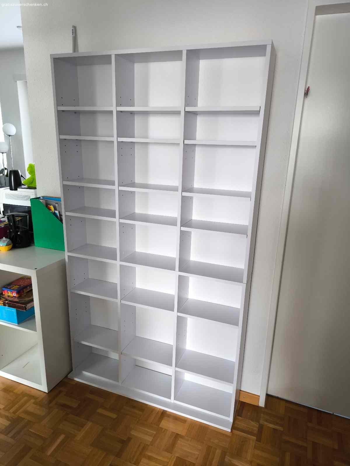 Bücherregal. Bücherregal 102x180x18
Ohne Beschädigungen