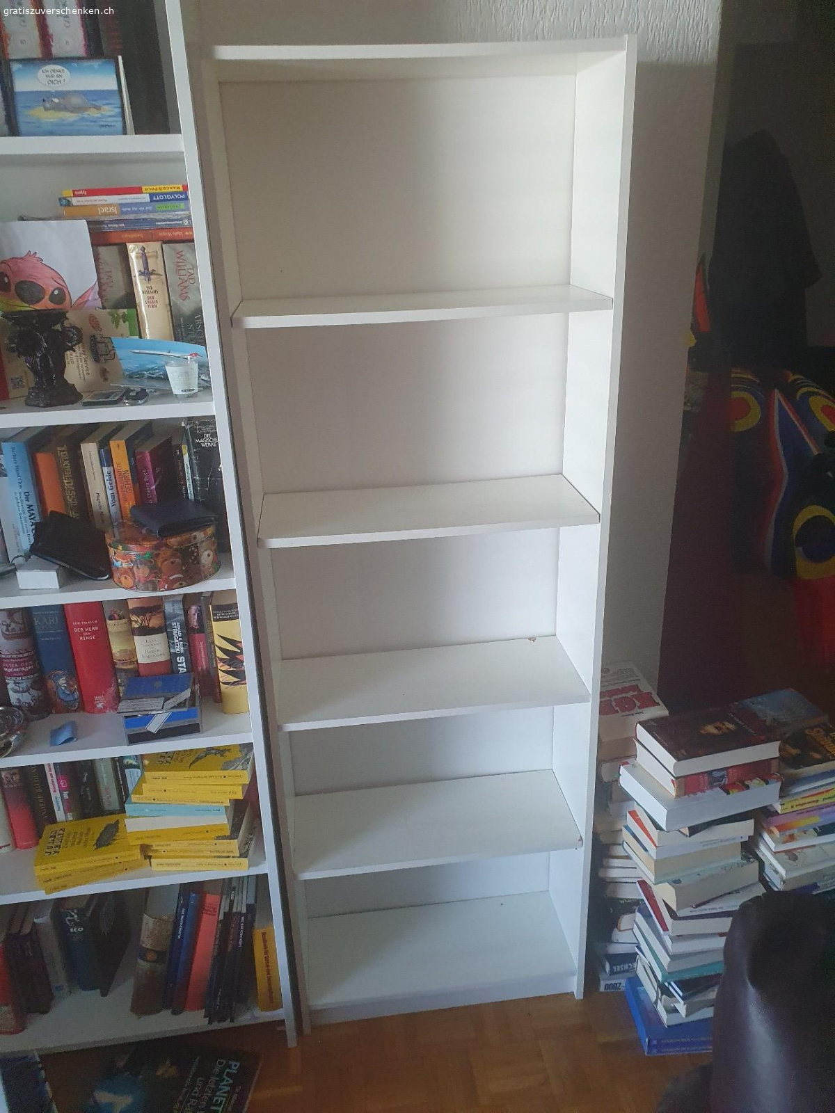 Büchregal. weisses Bücherregal gratis abzugeben 1.80 × 0.60