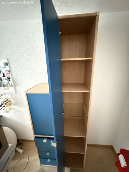 Büro-Möbel zu verschenken.