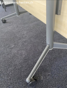 Bürotisch klappbar mit Rollen