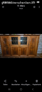 Buffet aus Massivholz. Sehr schönes und gut erhaltenes Buffet aus Massivholz.
Ddr linke Innenraum ist beleuchtet.
Masse:
Länge: 223 cm
Höhe: 135 cm
Tiefe: 51 cm