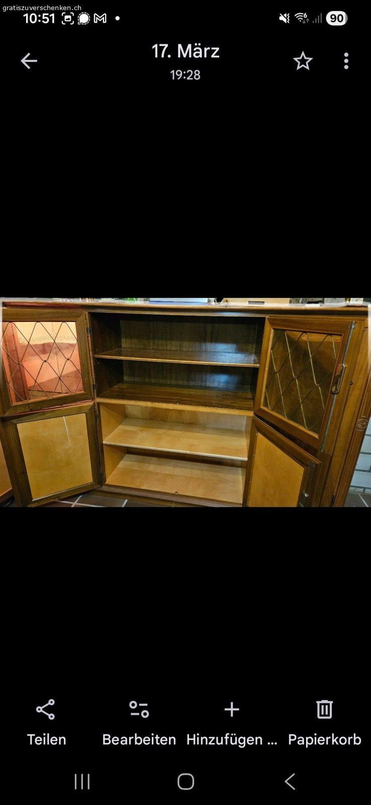 Buffet aus Massivholz. Sehr schönes und gut erhaltenes Buffet aus Massivholz.
Ddr linke Innenraum ist beleuchtet.
Masse:
Länge: 223 cm
Höhe: 135 cm
Tiefe: 51 cm