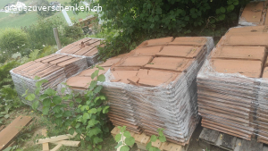 Ca. 1’200 Ton-Dachziegel / rund 80 m² Dacheindeckung