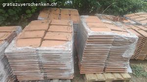 Ca. 1’200 Ton-Dachziegel / rund 80 m² Dacheindeckung