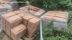 Ca. 1’200 Ton-Dachziegel / rund 80 m² Dacheindeckung