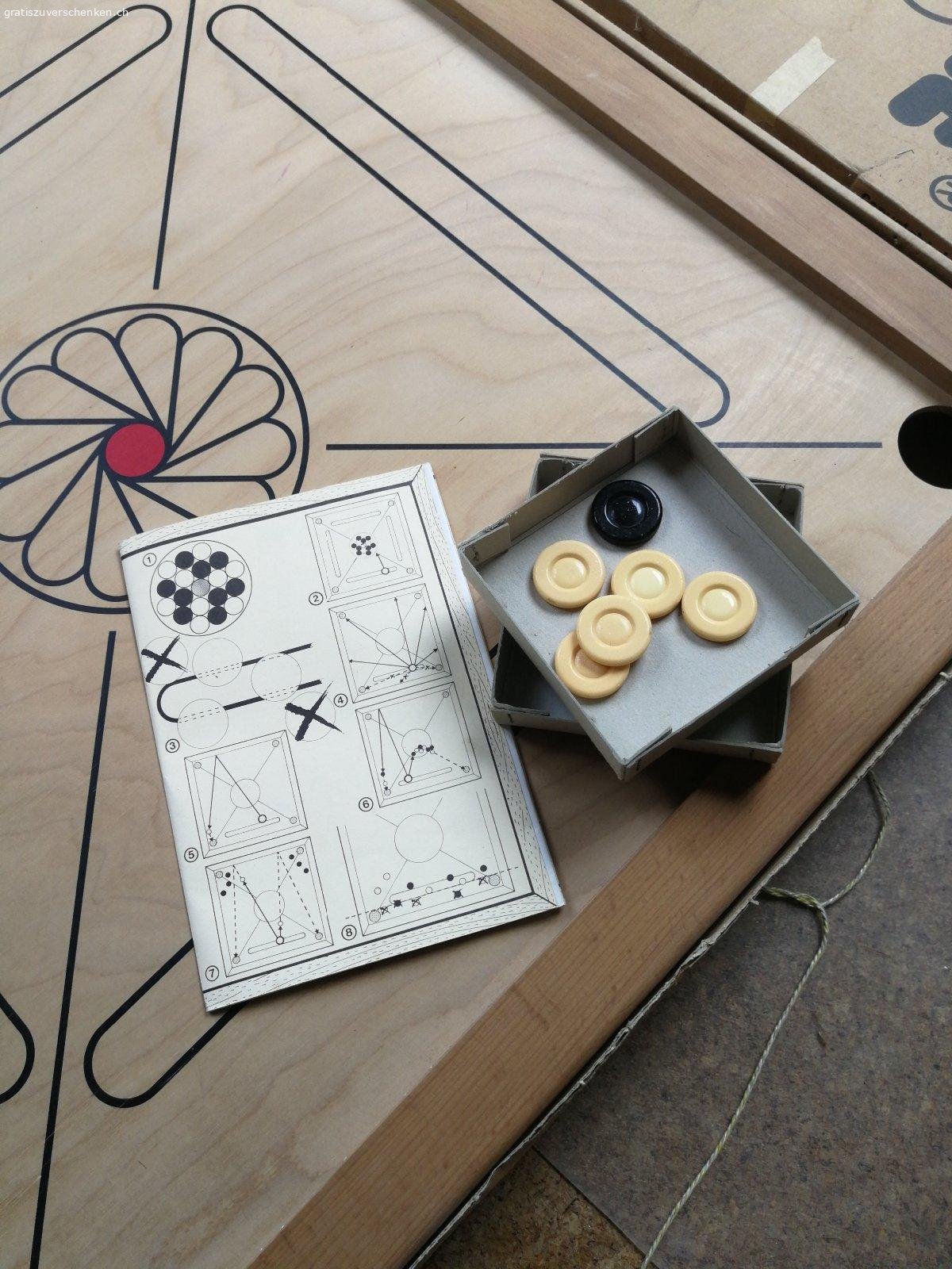Carambole. Carambole Spiel, vollständig, lange gelagert