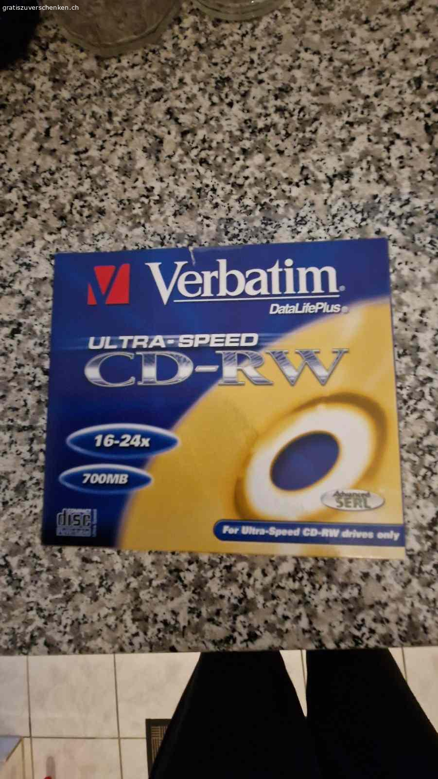 CD-RW Verbatim. Verschenke dieses neue ungeöffnete 10-er Pack Verbatim Ultra Speed CD-RW. Packung à 10 Stk.  ungeöffnet. 
Bitte melden wenn es noch jemand zum CD brennen brauchen kann. Wegen dringendem Umzug müssen sie bis zum 12.03.2026 abgeholt werden. Ansonsten werden sie entsorgt. Bitte nur Anfragen mit Bestätigung, damit ich antworten kann.