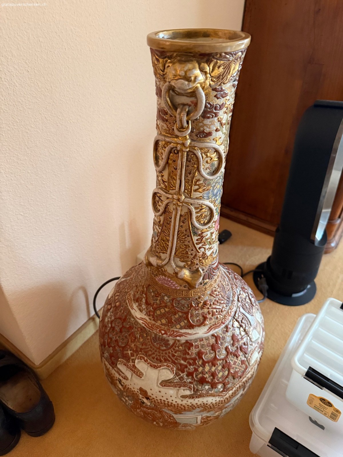 Chinesische Bodenvase. Chinesische Bodenvase ca. 75 cm.





Muss zeitnah in Küsnacht ZH abgeholt werden!