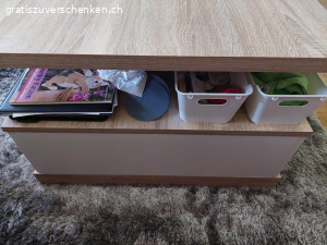 Club-Tisch. Clubtisch mit 2 Schubladen, Ablageflächen
Grösse  1.10  x 0.67 cm