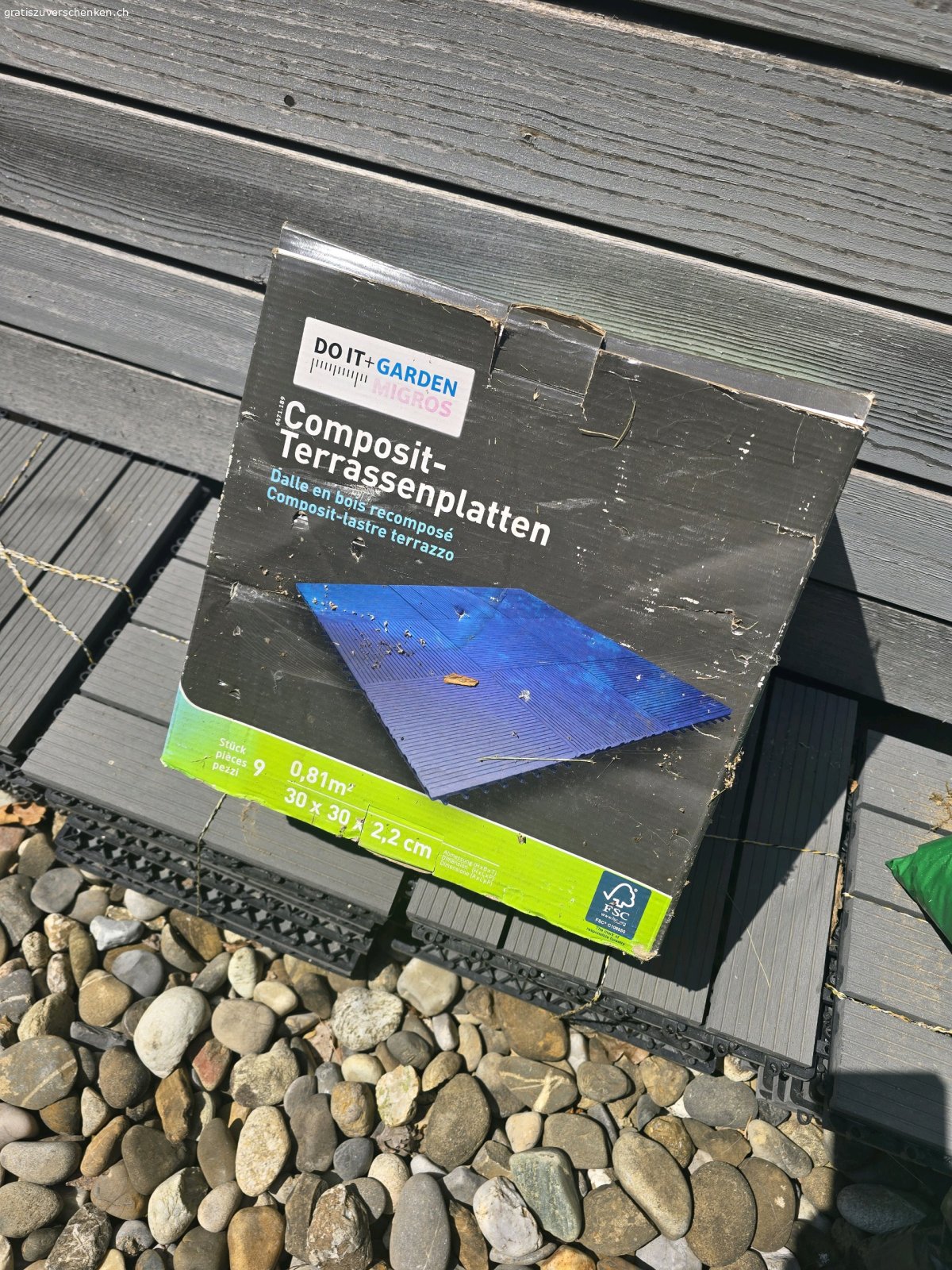 Composit Terrassenplatten. gratis abzugeben ca 80 Stück  ... Abholung ab 17.00 oder am Wochenende möglich