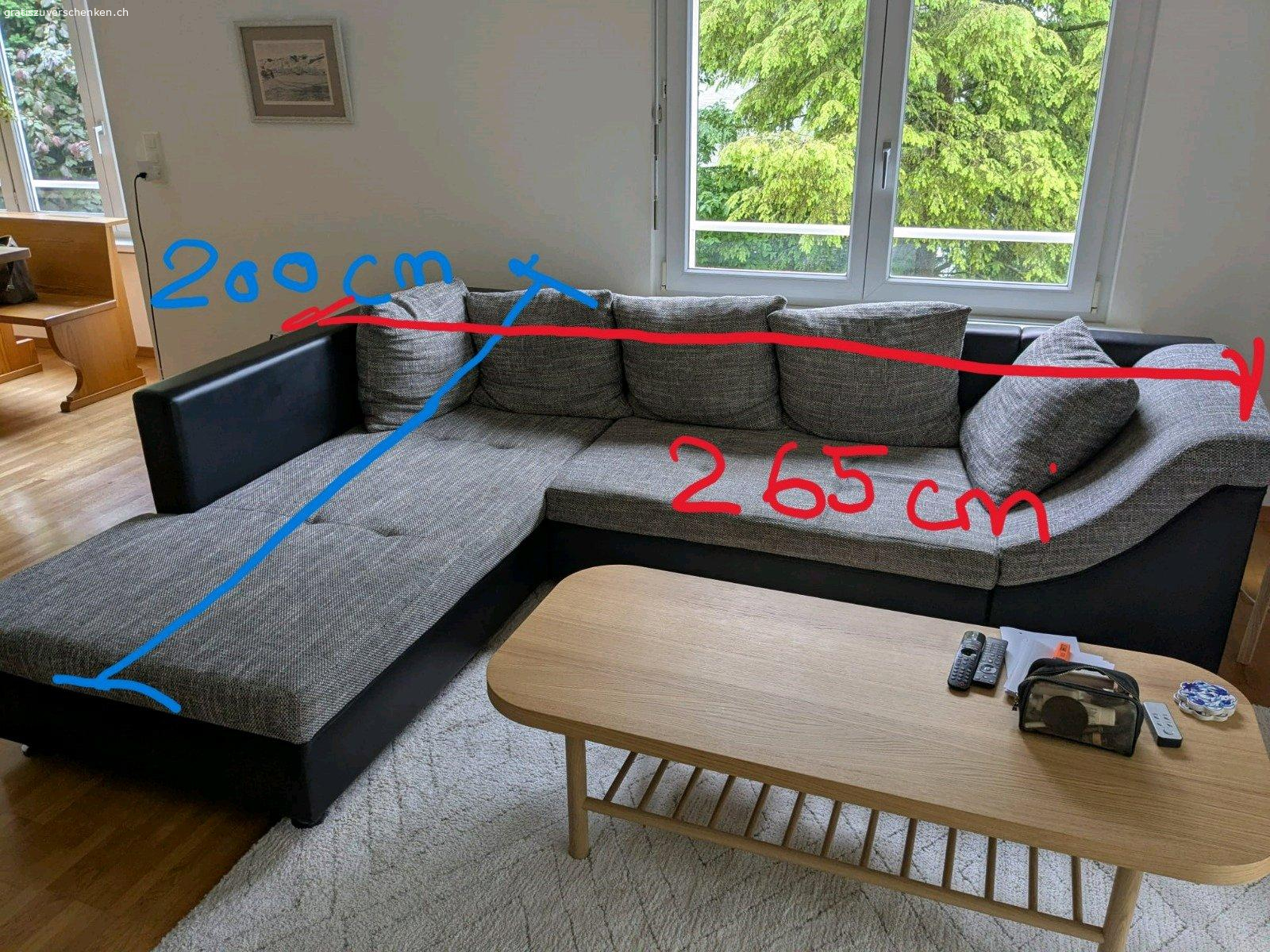 Couch / Sofa kostenlos abzugeben. Aufgrund eines anstehenden Umzugs gebe ich diese Couch kostenlos ab.

Masse sind auf dem Bild zu sehen.
Die Couch lässt sich ausziehen.

Muss abgeholt werden (3. OG)