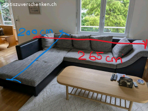 Couch / Sofa kostenlos abzugeben. Aufgrund eines anstehenden Umzugs gebe ich diese Couch kostenlos ab.

Masse sind auf dem Bild zu sehen.
Die Couch lässt sich ausziehen.

Muss abgeholt werden (3. OG)