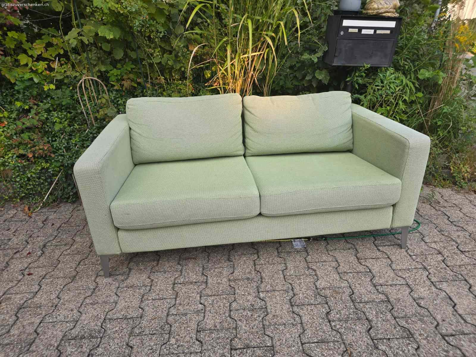Couch zu verschenken. Couch (170x90 cm) gratis zu vergeben, Abholung in Reinach BL (4153).