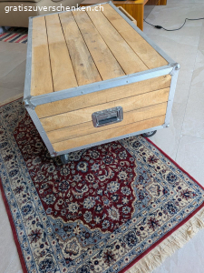 Couchtisch Vintage auf Rollen