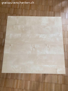 Couchtisch. Couchtisch von der Ikea. Hat kleine gebrauchsspuren aber im guten Zustand.