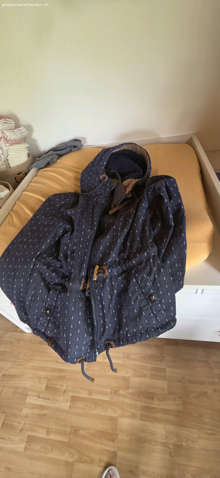 Damrnjacke L. darf bei uns zuhause abgeholt werden. noch in einem guten Zustang