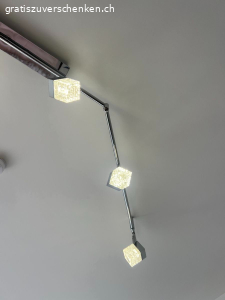 Deckenlampe mit Glasdetails