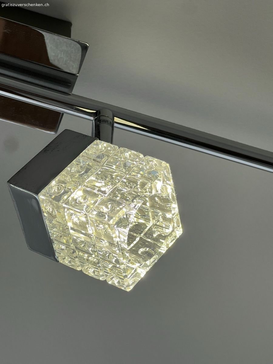 Deckenlampe mit Glasdetails. Die Lampe befindet sich in sehr gutem Zustand und freut sich auf ein neues Zuhause.?✨?