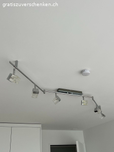 Deckenlampe mit Glasdetails