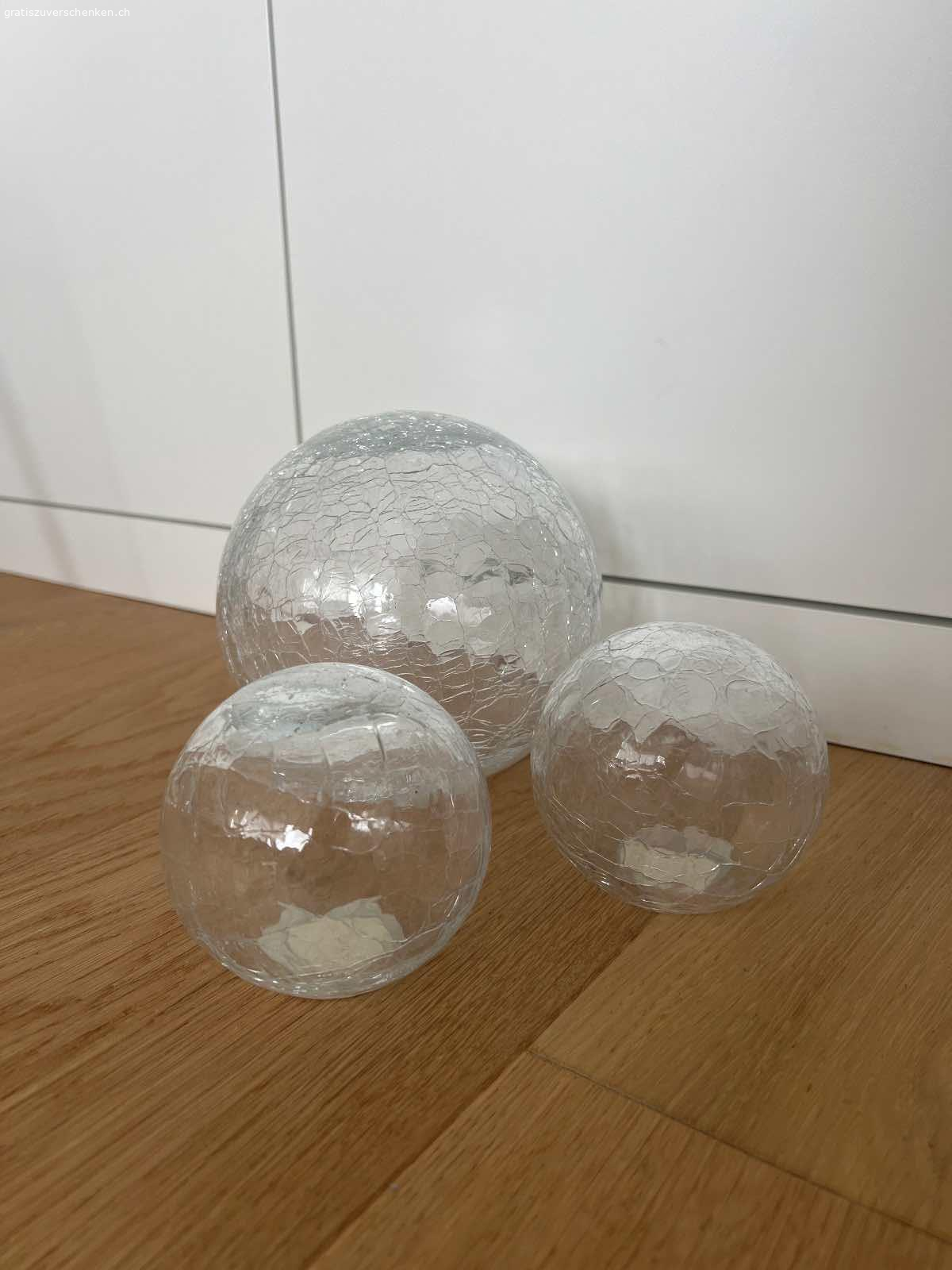 Deko-Glaskugeln. In super Zustand.

Werden bei Übernahme der Versandkosten auch gerne verschickt. :)