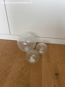 Deko-Glaskugeln. In super Zustand.

Werden bei Übernahme der Versandkosten auch gerne verschickt. :)