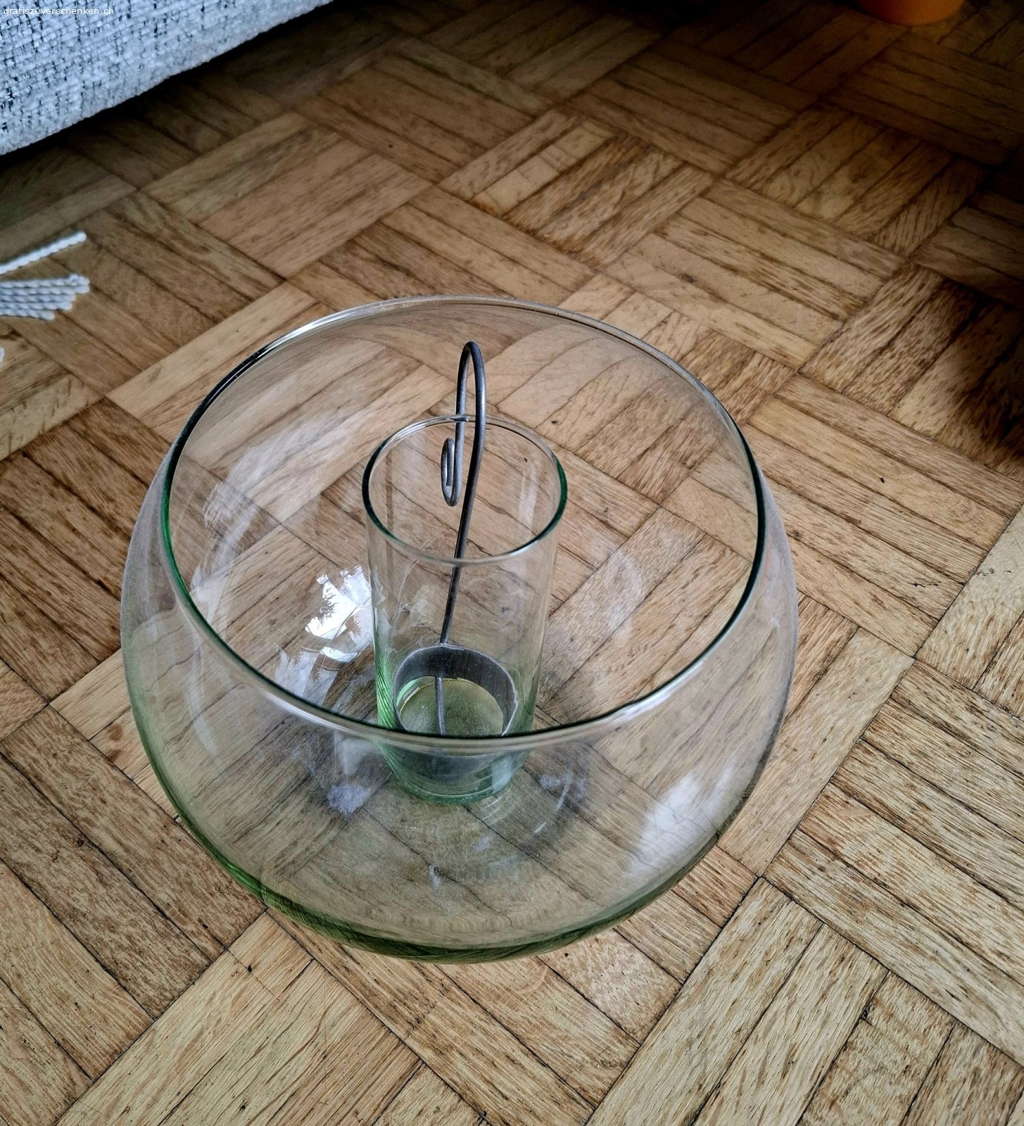 Deko Teelicht- Halter Glas. Wegen nicht gebrauch zu Verschenken.
Durchmesser 15cm

Nur Abholung!