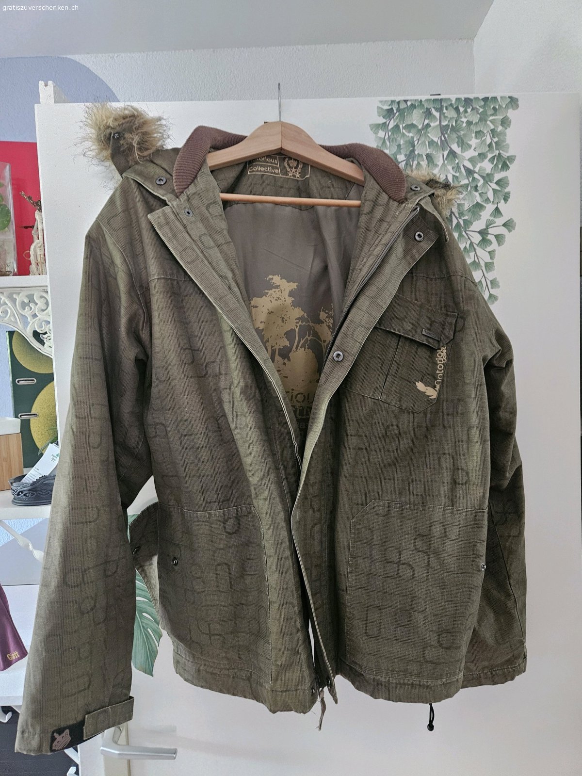 div. winterjacke. beide in guten zustand
grösse braun (x)xl
grösse grün M
kein versand
